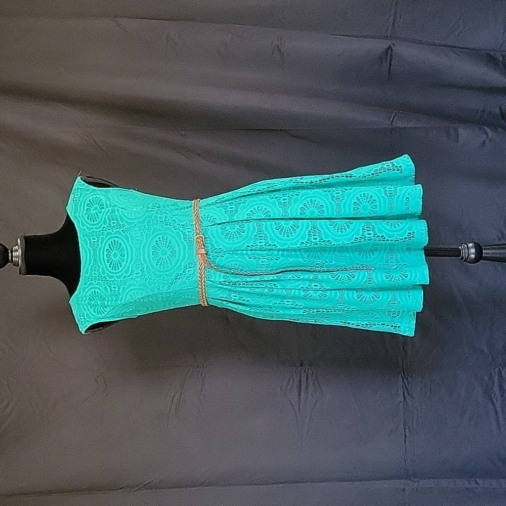 Roz & Ali - Knee-length Dress with Belt
